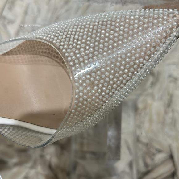 NWOT small beaded sexy shoes with a ball heel - Picture 8 of 8